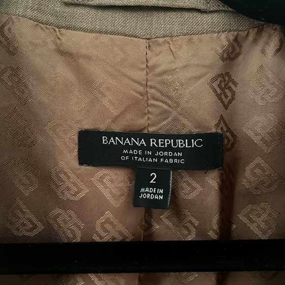 Banana Republic Camel Blazer - Size 2 Fantastic Condition - Picture 2 of 4